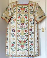 White Antique Roman High Mass Set of Vestments